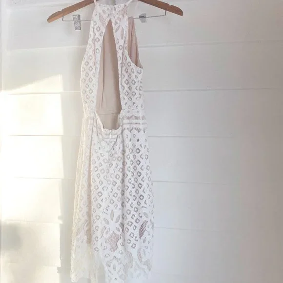 Lulus White Mini - Picture 2 of 3